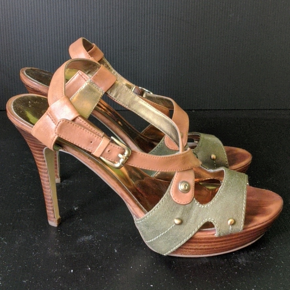 Shoes - Picture 2 of 4